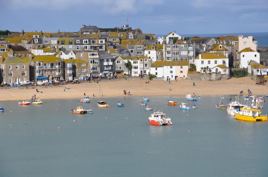 ホテル Trevose Harbour House St Ives エクステリア 写真